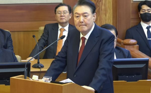 대통령실이 백브리핑을 재개하는 등 업무 정상화에 시동을 걸었다. 사진은 윤석열 대통령이 탄핵심판 최종(11차) 변론기일에 출석한 모습. /사진=뉴스1