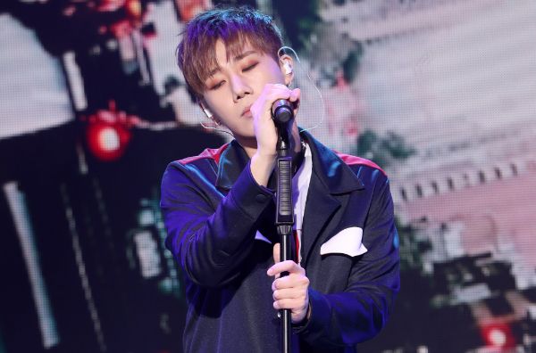 인피니트 김성규가 친누나를 잃은 슬픔을 딛고 활동을 재개한다. 사진은 인피니트 김성규가 무대에 오른 모습. /사진=머니투데이