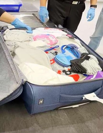  인천지역에서 적발된 마약류 밀수사범이 코로나19 사태 이전과 비교해 대폭 증가한 것으로 나타났다. 사진은 지난해 9월 40대 홍콩인 A씨가 밀수하려 던 필로폰 약 20㎏가 공항에서 적발된 모습. /사진=뉴스1(인천지검 제공)