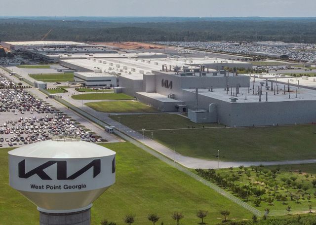 도널드 트럼프 미국 대통령의 관세폭탄 엄포에 국내 완성차업계가 대응 전략 마련에 고심하고 있다. 사진은 기아 미국 조지아 공장 전경. /사진=기아