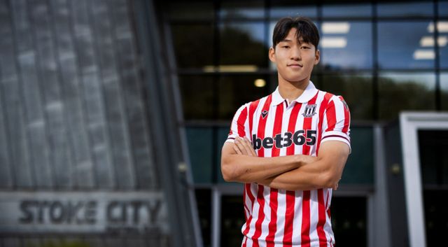 배준호가 10일 만에 득점에 성공하며 시즌 2호골을 터트렸다. 사진은 2024-25시즌 스토크시티에서 활약 중인 배준호의 모습. /사진=로이터