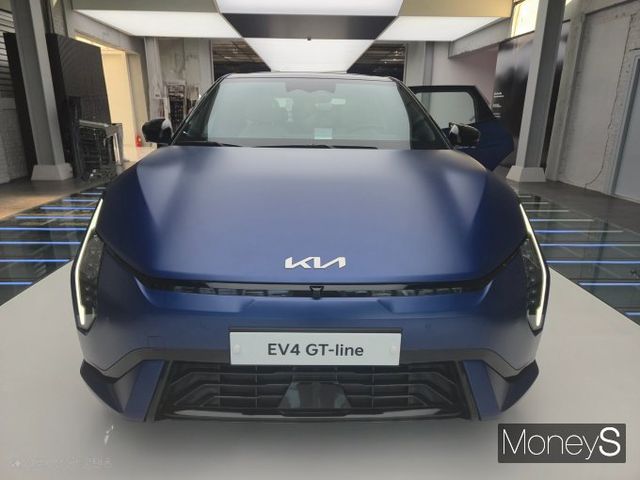 EV4 GT 라인의 전면 모습./사진=김이재 기자
