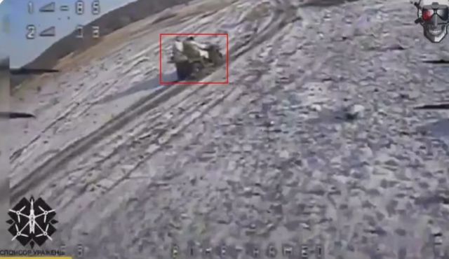 우크라이나 매체가 쿠르스크 니콜스케 부락에 갇힌 북한군을 구하기 위해 러시아가 공격을 감행했지만 실패했다고 밝혔다. 사진은 니콜스키에서 탈출하는 북한군들을 찍은 우크라이나군 드론 촬영본. /사진=유로마이단 홈페이지 캡처