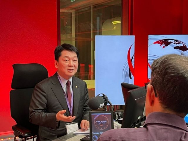 안철수 국민의힘 의원은 최근 윤석열 대통령 탄핵에 대한 여론조사 찬반 비율이 박근혜 전 대통령 탄핵 당시와 달리 대등한 양상으로 나오는 것에 대해 "극우 세력의 결집을 반영하는 것"이라며 "이재명 더불어민주당 대표에 대한 반발이기도 하다"고 말했다./사진=머니투데이(안철수 의원실 제공)