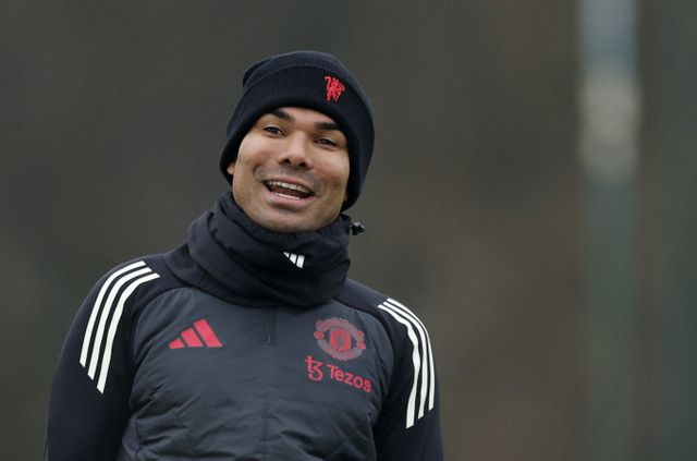 맨체스터 유나이티드의 골칫거리로 전락한 카세미루가 주급 삭감을 거부했다. 사진은 2024-25시즌 맨체스터 유나이티드에서 활약 중인 카세미루의 모습. /사진=로이터