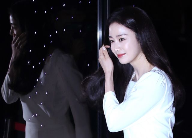 메이크업 아티스트 정샘물이 김태희와 5인조 강도를 만난 일화를 공개한다. 사진은 2023년 4월 서울 강남구 바디프랜드 도곡타워에서 열린 의료기기 신제품 론칭 기념 행사에 참석한 배우 김태희. /사진=뉴스1