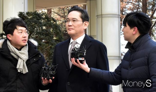 이재용 삼성전자 회장이 3일 서울고등법원에 출석하고 있다. / 사진=임한별 기자