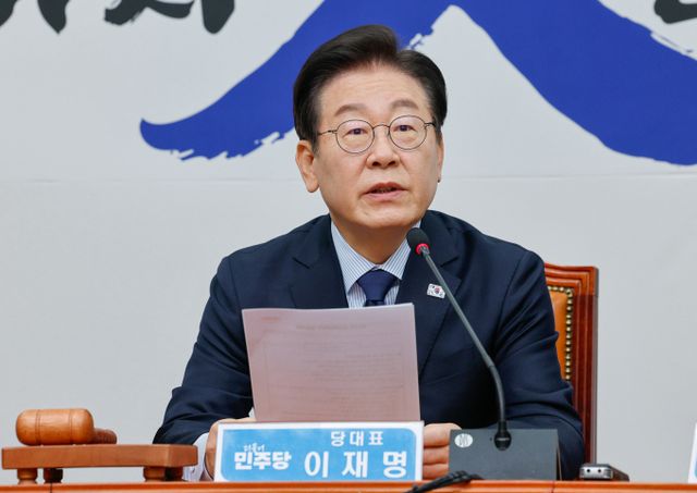 이재명 더불어민주당 대표가 국민의힘을 향해 국회 통상특별위원회 구성을 제안했다. 사진은 이 대표가 3일 서울 여의도 국회에서 열린 최고위원회의에 참석해 모두 발언 하는 모습. /사진=뉴스1