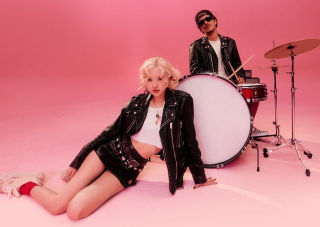 블랙핑크 멤버 로제와 미국 팝스타 브루노 마스가 협업한 히트곡 아파트(APT.)가 미국 빌보드 메인 싱글차트 '핫 100'에서 2주연속 3위를 차지했다. /사진=더블랙레이블