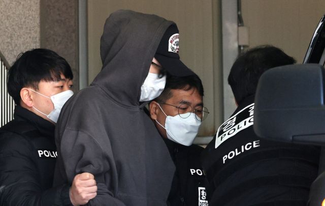 서부지법 난입' 사태 당시 '녹색 점퍼 남성'으로 알려진 20대 A씨가 구속됐다. /사진=뉴스1