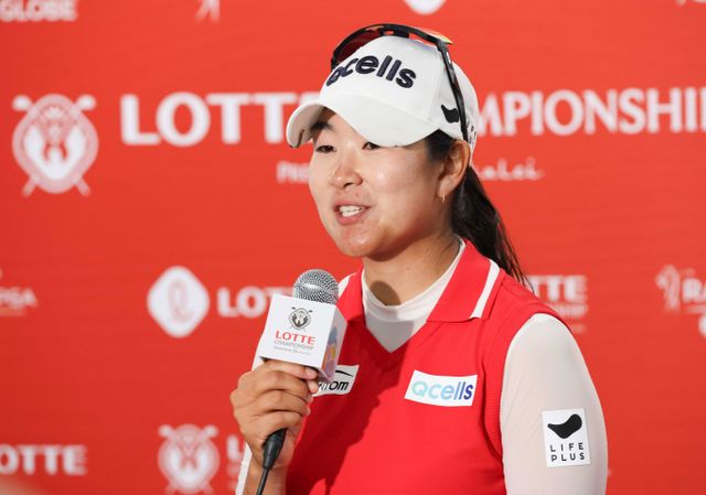 골프선수 김아림이 미국여자프로골프(LPGA) 투어 시즌 개막전 우승 이후 여자 골프 세계 랭킹 35위를 기록했다. 사진은 김아림이 지난해 11월10일(한국시각) 미국 하와이 에바비치에 위치한 호아칼레이CC에서 열린 미국여자프로골프(LPGA) 투어 롯데 챔피언십 최종 라운드에서 우승 확정 후 인터뷰하는 모습. /사진=뉴스1 