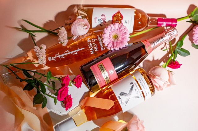 아영FBC에서 발렌타인을 맞이해 로맨틱한 분위기를 더해줄 로제와인 4종을 추천했다. /사진=아영FBC