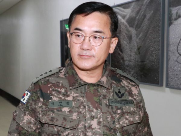 여인형 전 국군방첩사령관이 정치인 체포 지시와 관련한 진술을 거부했다. 사진은 여인형 전 국군방첩사령관이 지난해 12월 7일 오전 서울 여의도 국회에서 열린 정보위원회 전체회의에 출석하고 있는 모습. /사진=뉴시스