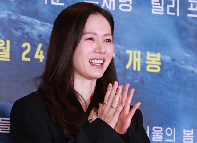 배우 엄지원이 절친인 배우 손예진의 성격에 대해 언급했다. 사진은 지난해 12월 서울 CGV용산아이파크몰에서 진행된 영화 '하얼빈' VIP 시사회에 참석한 배우 손예진. /사진=스타뉴