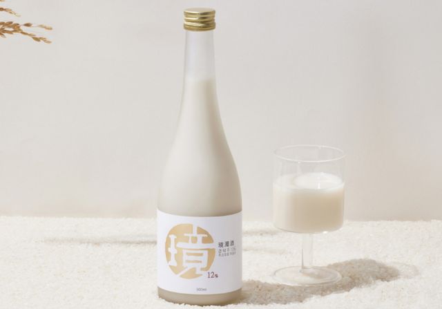 경탁주 12도 제품에서 탄산이 발생한 점을 확인하고 전량 자발적 재배송을 진행중이다. /사진=경탁주 공식몰 캡처