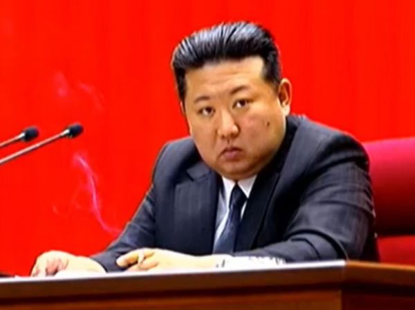 북한이 2024년 4월 발행한 것으로 알려진 '조선지도'가 공개됐다. 사진은 기사의 이해를 돕기 위한 김정은 북한 국무위원장이 지난달 27일 제8기 제30차 비서국 확대회의에 참석한 모습. /사진=뉴시스(조선중앙통신TV 캡처)