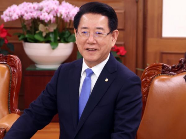 김영록 전남도지사가 대선 출마 의사를 밝혔다. 사진은 지난 3일 오후 서울 여의도 국회의장 집무실에서 우원식 국회의장을 접견하는 김영록 전라남도지사의 모습. /사진=뉴시스