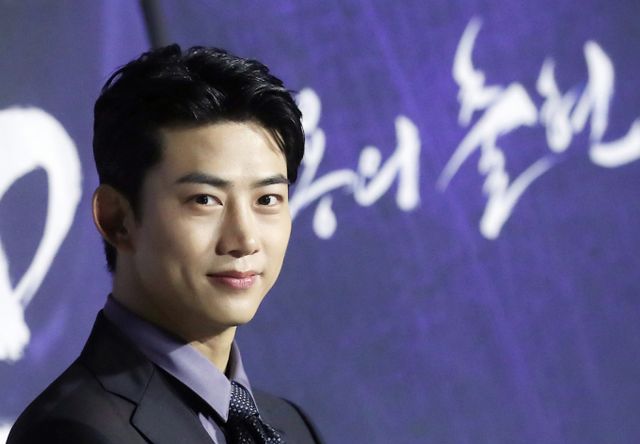 가수 겸 배우 옥택연이 결혼설을 부인했다. 사진은 지난 2022년 서울 광진구 롯데시네마 건대입구점에서 진행된 영화 '한산:용의 출현' 제작보고회에 참석한 그룹 2PM 멤버 겸 배우 옥택연. /사진=머니투데이