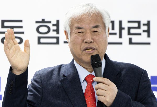 전광훈 사랑제일교회 목사가 서울서부지법 폭력 난동 배후설을 부인했다. 사진은 전 목사가 5일 오전 서울 여의도 자유통일당 당사에서 기자회견을 열고 내란 선동 혐의 관련 입장을 말하고 있는 모습./ 사진=뉴스1