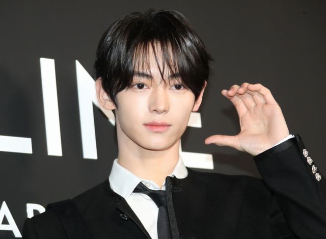 서경덕 성신여대 교수가 그룹 투어스(TWS)의 중국인 멤버 한진이 팬들과 소통 앱에서 김치를 파오차이로 표기한 것을 지적했다. 사진은 지난해 11월 포토월 행사 참석 모습. /사진=뉴스1