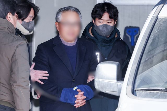 서울서부지법 난동 사태에 가담한 혐의를 받는 사랑제일교회 특임전도사 윤모씨가 구속됐다. 사진은 지난 5일 영장실질심사에 출석하는 모습. /사진=뉴스1