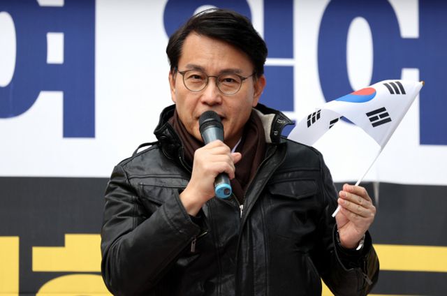 윤상현·김민전 국민의힘 의원이 오늘 윤석열 대통령을 접견한다. 사진은 지난달 25일 탄핵 반대 집회 참석한 모습. /사진=뉴시스