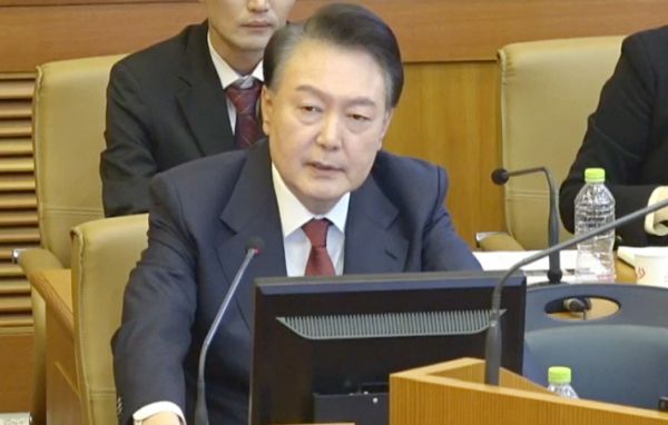 탄핵 심판 6차 변론기일 출석을 위해 헌재에 도착한 윤석열 대통령이 곽종근 전 특수사령관과 마주할 예정이다. 사진은 윤석열 대통령이 탄핵 심판 5차 변론에 피청구인으로 출석해 발언하는 모습. /사진=뉴스1(헌법재판소 제공)