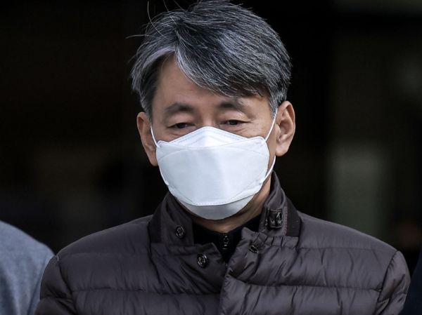 조지호 경찰청장과 김봉식 전 서울경찰청장이 재판에서 혐의를 부인했다. 사진은 조지호 경찰청장이 지난해 12월 13일 서울 서초구 서울중앙지방법원에서 열린 12·3 비상계엄 사태에 동조한 혐의 관련 영장실질심사(구속 전 피의자 심문)를 마친 뒤 법원을 나서고 있는 모습. /사진=뉴시스