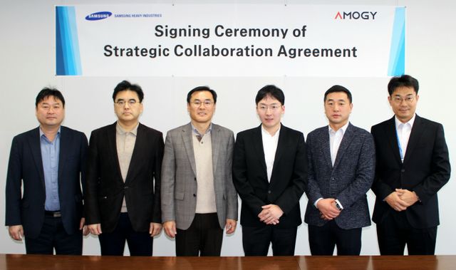 김경희 삼성중공업 부사장(왼쪽 세번째)과 우성훈 아모지 대표이사(왼쪽 네번째) 등 양사 관계자들이 SCA 체결 기념 촬영을 하고 있다./사진=삼성중공업