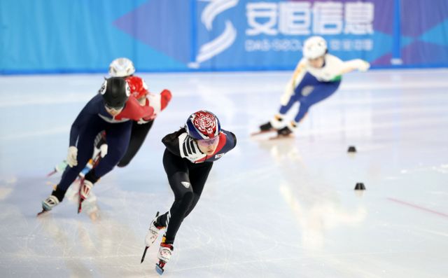 한국 쇼트트랙 대표팀이 '하얼빈 동계아시안게임'의 첫 관문을 무난하게 통과했다. 선두를 차지한 최민정의 모습./사진=뉴시스