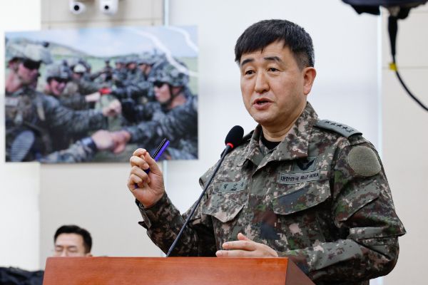  내란 주요 임무 종사 혐의를 받는 군 수뇌부들이 올해 설 명절 휴가비로 약 550만원씩 수령했다. 사진은 박안수 전 육군참모총장이 내란 혐의 진상규명 국정조사특별위원회 3차 청문회에서 질의에 답하는 모습. /사진=뉴스1