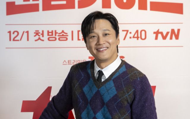 ]015B 장호일의 드라마 출연 소식에 차태현이 '찐 배우'로서 부러움을 폭발시킨다. 사진은 지난해 12월 온라인으로 진행된 tvN 예능 '일요일엔 핸썸가이즈' 제작발표회에 참석한 배우 차태현. /사진=CJ ENM 제공