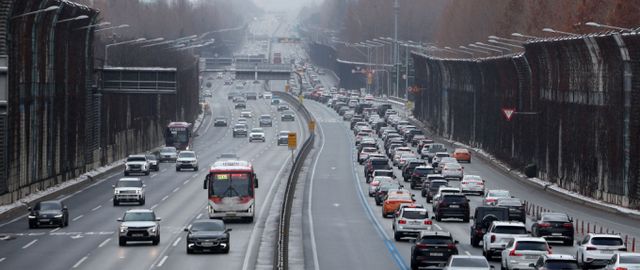 토요일인 8일 대체로 쌀쌀한 날씨에 평소 토요일보다 교통량이 줄어들 전망이다. /사진=뉴시스