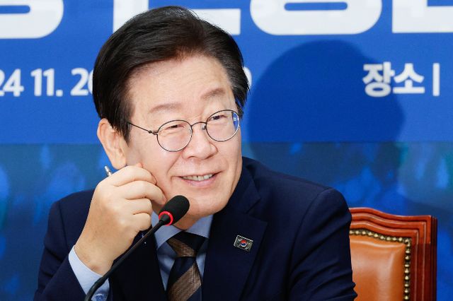 더불어민주당이 오는 11일부터 매일 평일 유튜브 라이브 방송을 진행한다. 사진은 미소짓는 이재명 대표의 모습. /사진=뉴스1