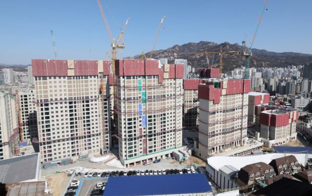 연초 경기와 물가 동향이 다음주 경제 지표를 통해 드러난다. 사진은 서울시내 한 아파트단지 공사현장. /사진=뉴스1