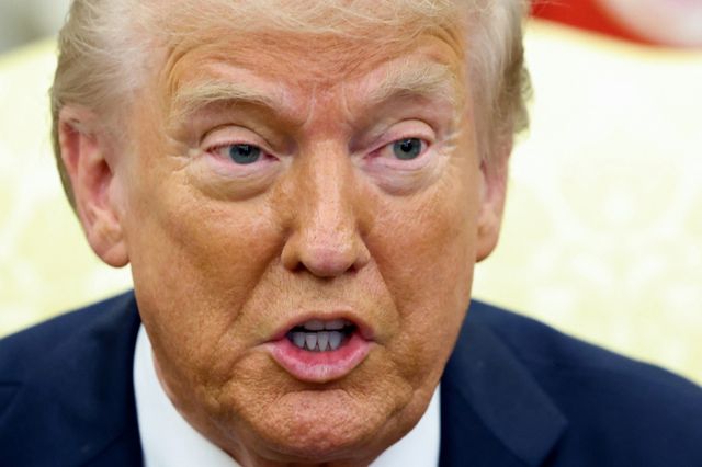 미국 정부가 이스라엘에 2000파운드급 무기 판매를 승인했다. 도널드 트럼프 미국 대통령이 지난달 27일(현지시각) 워싱턴 백악관에서 키어 스타머 영국 총리와 정상 회담 중 발언하고 있다. /사진=로이터(뉴스1 우동명 기자)