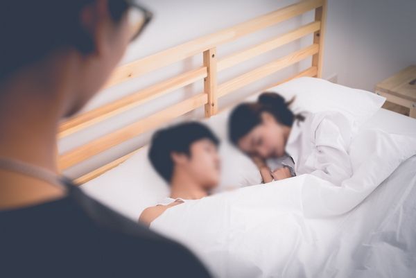 시험관을 준비 중인 아내를 두고 불륜을 저지른 남편의 상간녀가 학부모였다는 충격적인 사연이 전해졌다. 사진은 기사와 직접적인 관련이 없음. /사진=이미지투데이