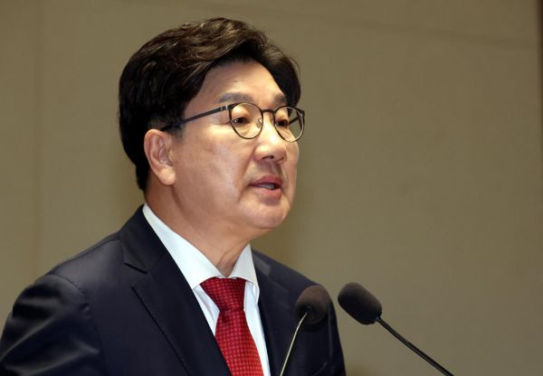 권성동 국민의힘 원내 대표가 이재명 더불어민주당 대표를 두고 "내전 세력"이라고 비난했다. 사진은 권성동 국민의힘 원내대표가 11일 오전 서울 여의도 국회에서 열린 의원총회에서 발언하는 모습. /사진=뉴시스