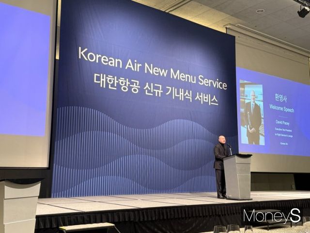 대한항공 신규 기내식 서비스 발표에서 데이빗 케이시 대한항공 부사장이 환영사를 하고 있다. /사진=김서연 기자 