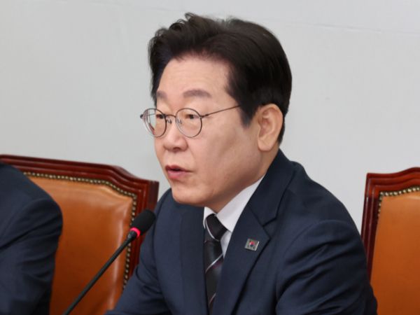 더불어민주당은 이재명 민주당 대표에 대한 '암살 계획 제보'를 받았다며 조만간 신변보호 조치를 요청하겠다고 밝혔다. 사진은 이재명 민주당 대표가 12일 서울 여의도 국회에서 열린 최고위원회의에서 발언하는 모습. /사진=뉴시스