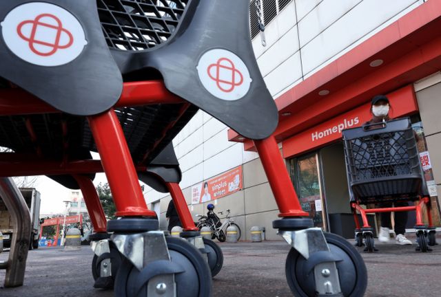 홈플러스 경영 악화 원인으로 차입매수(LBO) 방식 고위험 투자가 지목된다. 사진은 서울 시내 한 홈플러스 매장. /사진=뉴스1