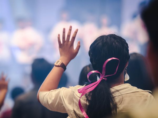 트로트 가수에 빠져 땅까지 팔았다는 아내와 이혼하고 싶다는 남성의 사연이 전해졌다. 사진은 기사와 직접적인 관련 없는 콘서트 자료 사진. /사진=이미지투데이