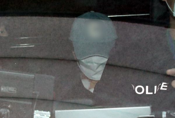 대전 서구 한 초등학교에서 김하늘양(8)을 살해한 혐의를 받는 여교사 명재완(48)이 사이코패스가 아니라는 1차 소견이 나왔다. 사진은 명재완이 둔산경찰서로 이송되는 모습. /사진=뉴스1