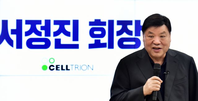 오는 25일 열릴 정기 주주총회에서 서정진 셀트리온 회장의 재선임 여부가 결정되는 가운데 연임될 경우 오너 경영 체제가 공고해질 것으로 전망된다. 서 회장이 지난해 2월 서울 동작구 흑석동 중앙대학교에서 진행된 셀트리온 회장과 함께하는 청년토론회에 참석해 토론을 하고 있다. /사진=임한별 기자