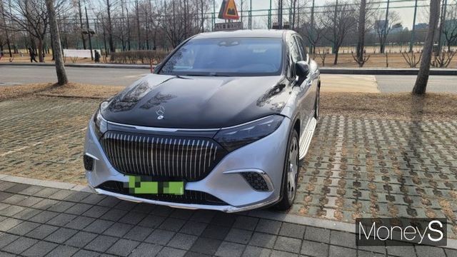 마이바흐 EQS 680 SUV는 두가지 색상이 혼재된 투톤이 특색이다. /사진=김창성 기자