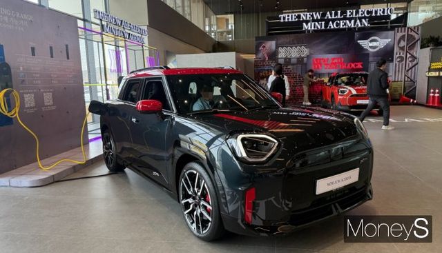 '더 뉴 올-일렉트릭 MINI 에이스맨'은 전기차 전용 플랫폼을 기반으로 제작돼 넓은 실내 공간과 효율성을 갖췄다. /사진=김서연 기자 