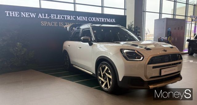 '더 뉴 올-일렉트릭 MINI 컨트리맨'은 브랜드 최초의 순수 전기 패밀리카로 넓은 실내 공간을 제공한다. /사진=김서연 기자 