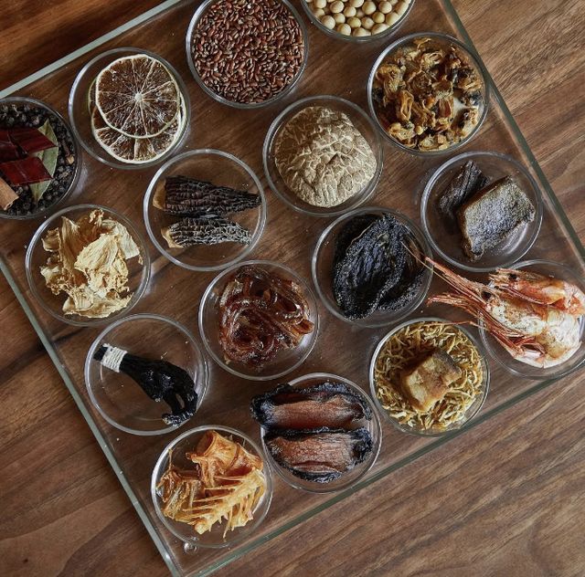 미쉐린가이드에서 서울 37곳과 부산 3곳 등에 스타 레스토랑을 지정했다. 사진은 밍글스의 밍글릿팟 재료들. /사진=밍글스