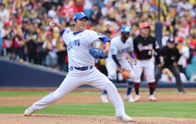 삼성 라이온즈 송은범이 시범경기 3경기 연속 무실점을 기록했다. 사진은 2024시즌 삼성 라이온즈에서 활약한 송은범의 모습. /사진=뉴시스