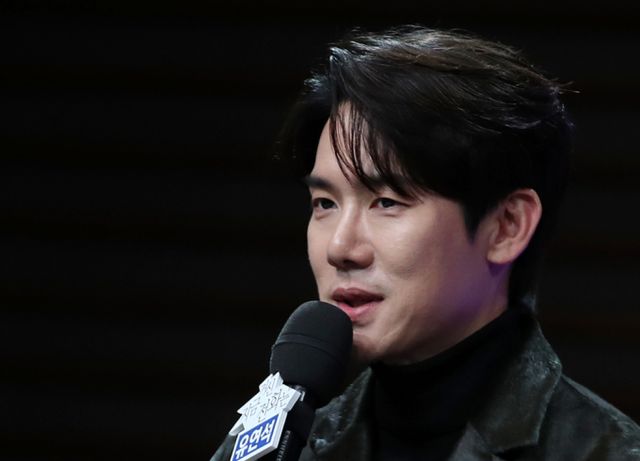 배우 유연석이 소득세 등 70억원의 세금 추징을 받은 것으로 드러났다.사진은 지난해 11월 서울 마포구 상암 MBC에서 열린 MBC 새 금토드라마 '지금 거신 전화는' 제작발표회에 참석한 배우 유연석. /사진=뉴스1